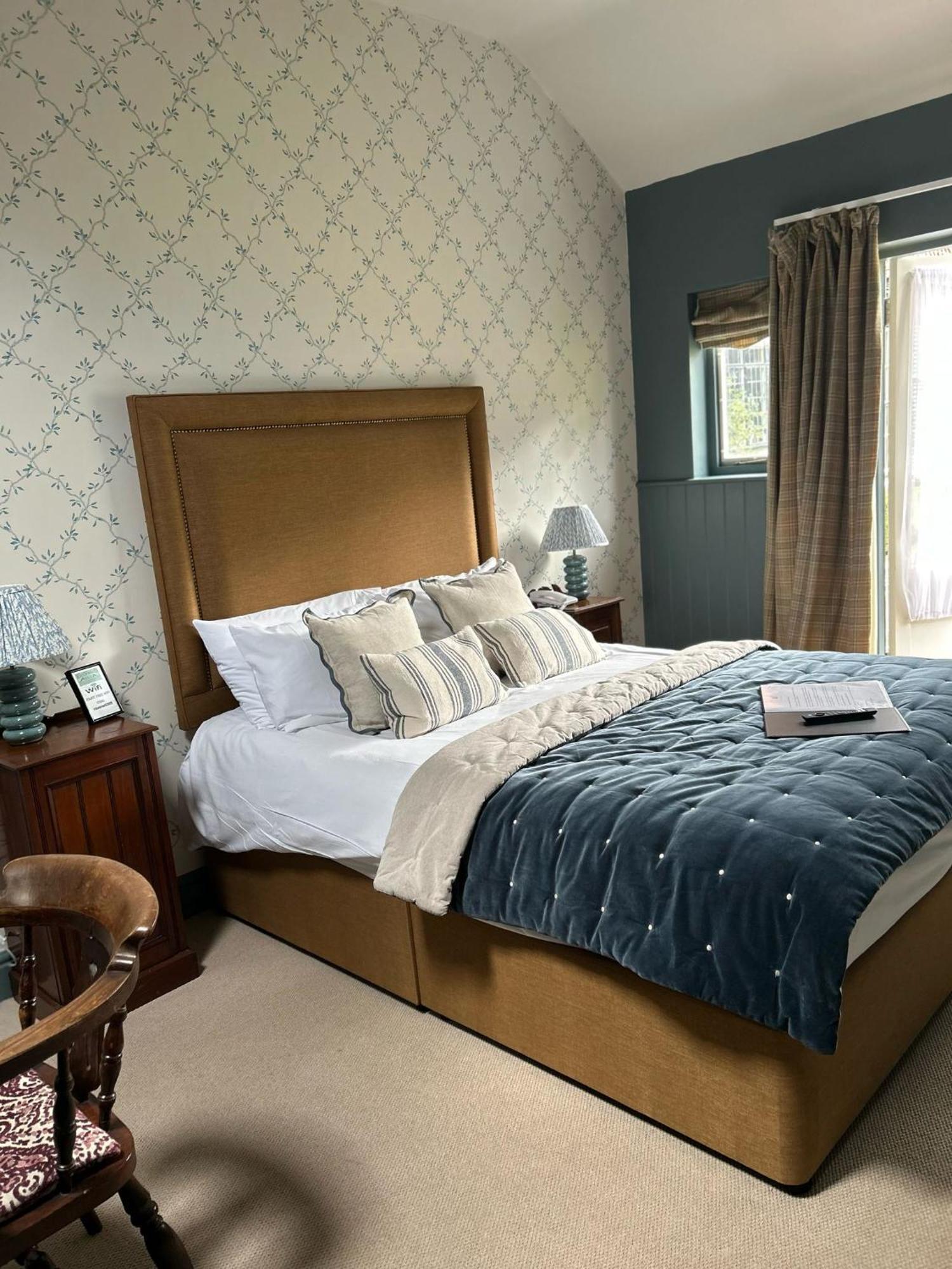 Ravenwood Hall Hotel Bury St. Edmunds ภายนอก รูปภาพ