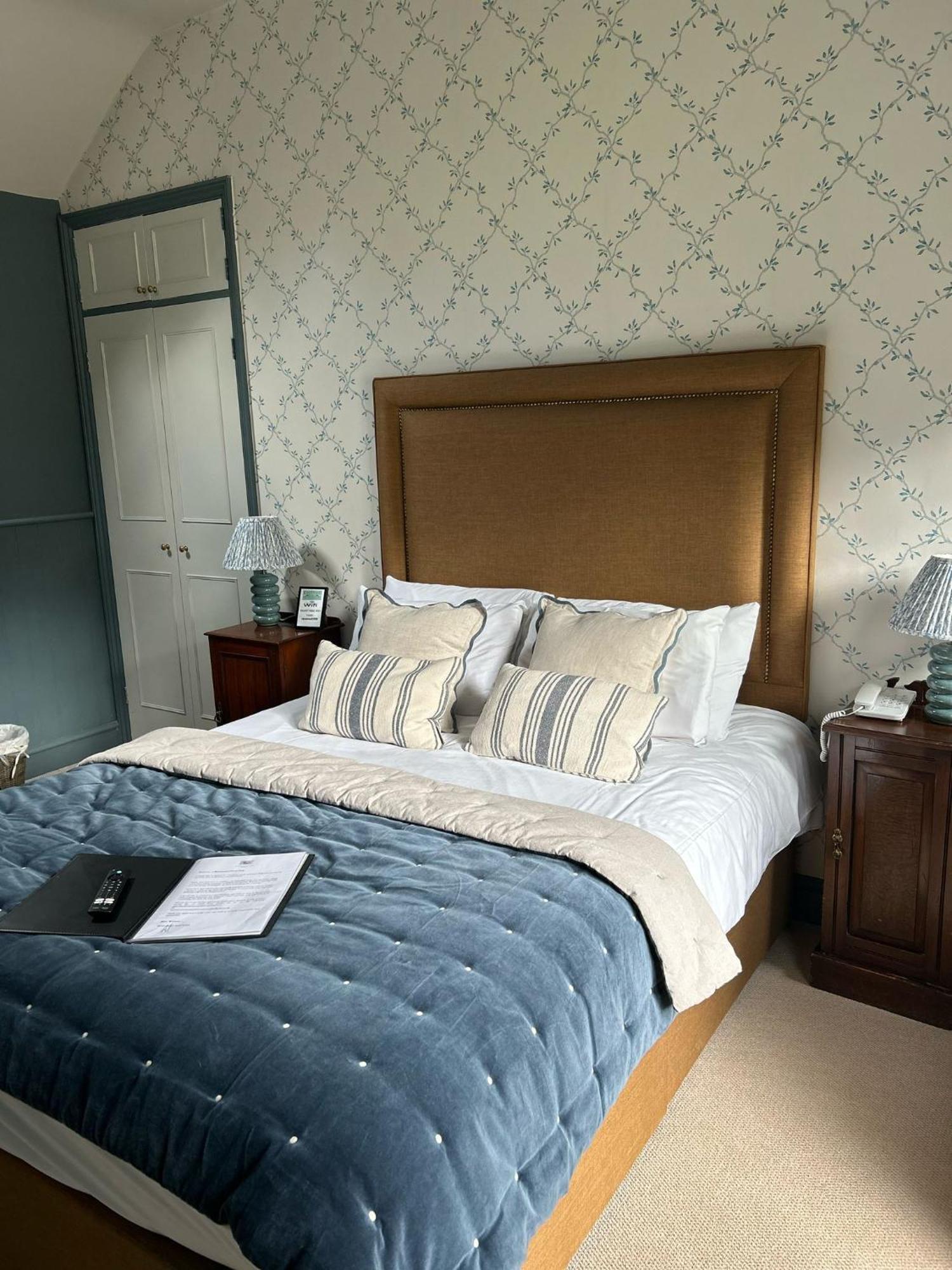 Ravenwood Hall Hotel Bury St. Edmunds ภายนอก รูปภาพ