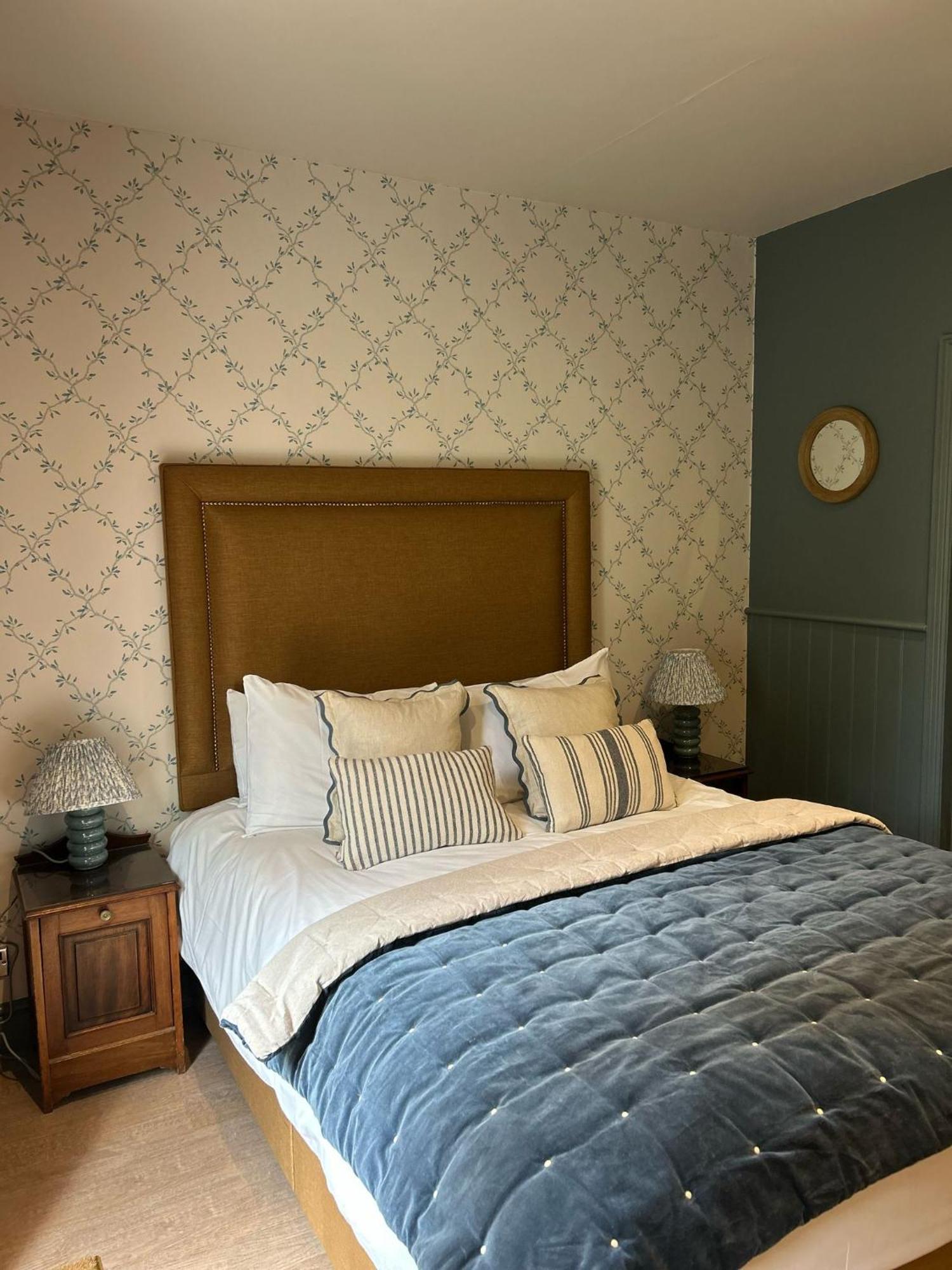 Ravenwood Hall Hotel Bury St. Edmunds ภายนอก รูปภาพ