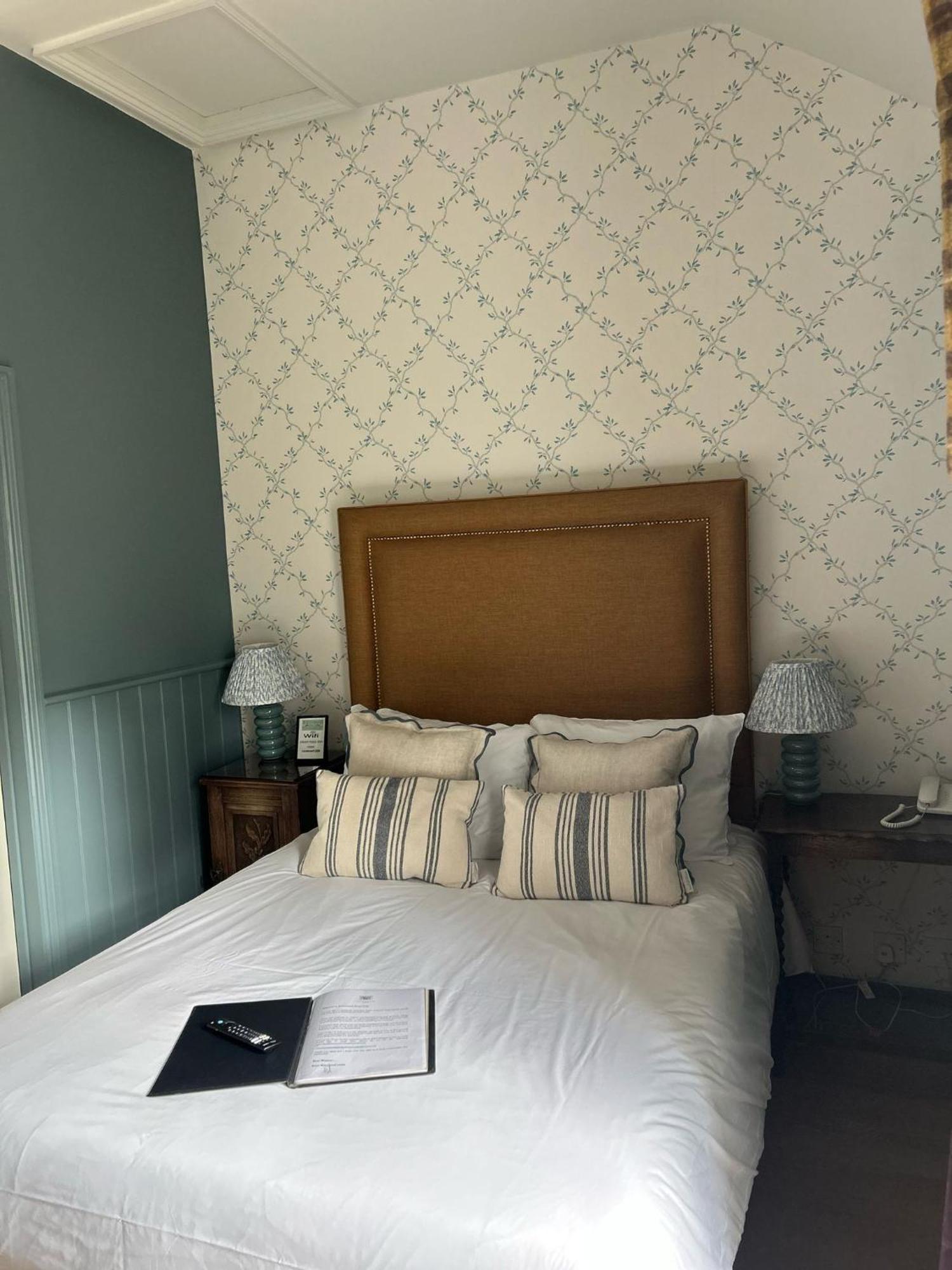 Ravenwood Hall Hotel Bury St. Edmunds ภายนอก รูปภาพ